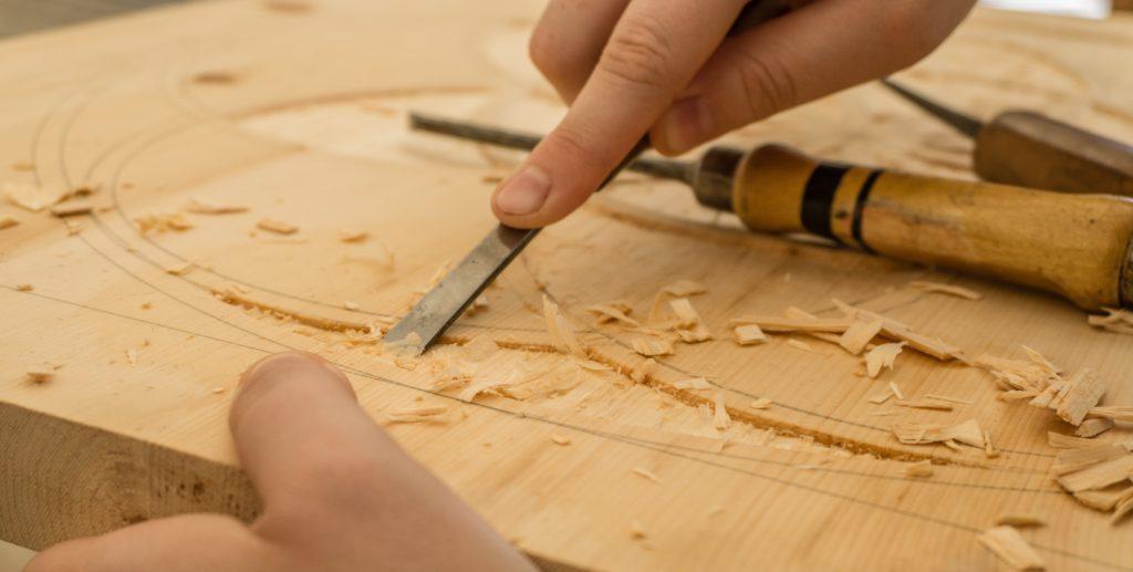 Workshops med håndværk giver familier mulighed for at være kreative sammen.