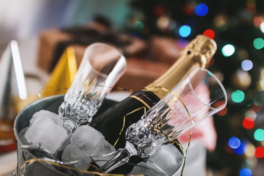 Festidéer til nytårsaften: De fleste kommer for at drikke ... så glem ikke champagnen!